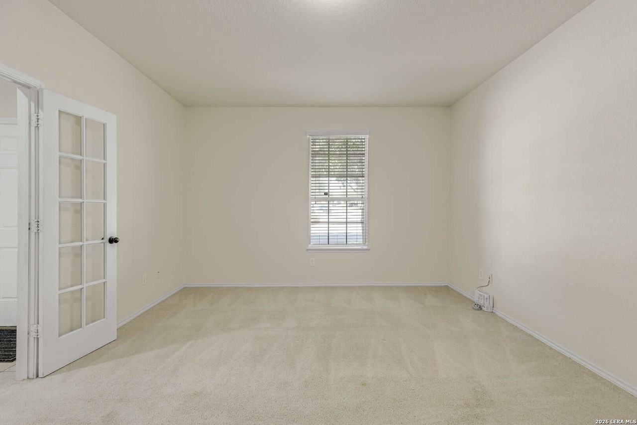 322 Walnut Crst - Photo 7 of 33