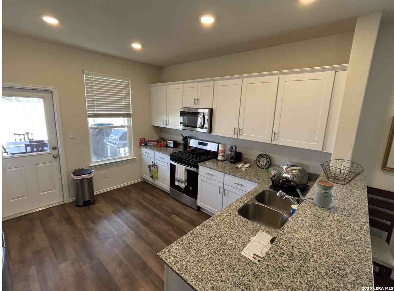 109 Acorn Cir - Photo 4 of 11