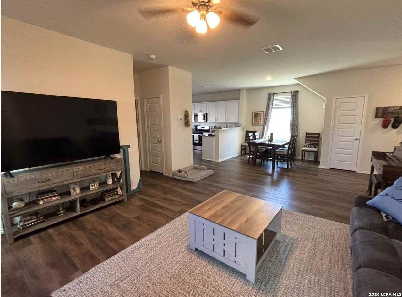 109 Acorn Cir - Photo 5 of 11