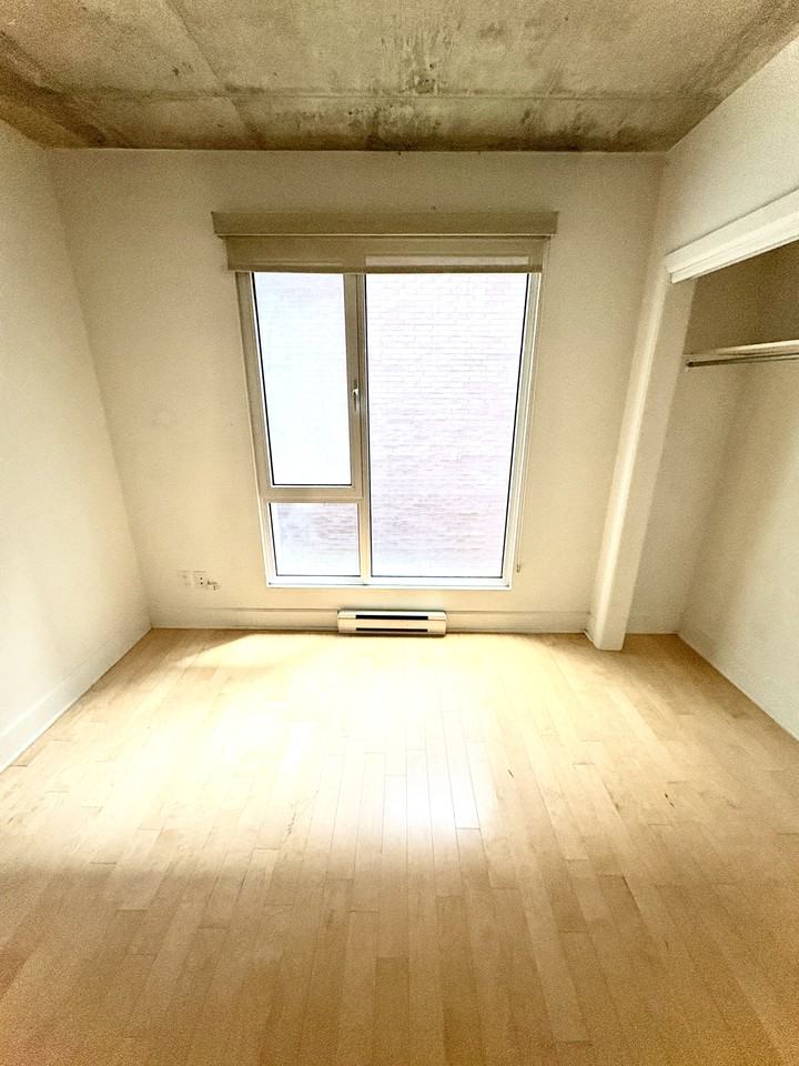 1045 Rue Wellington - Photo 5 of 8