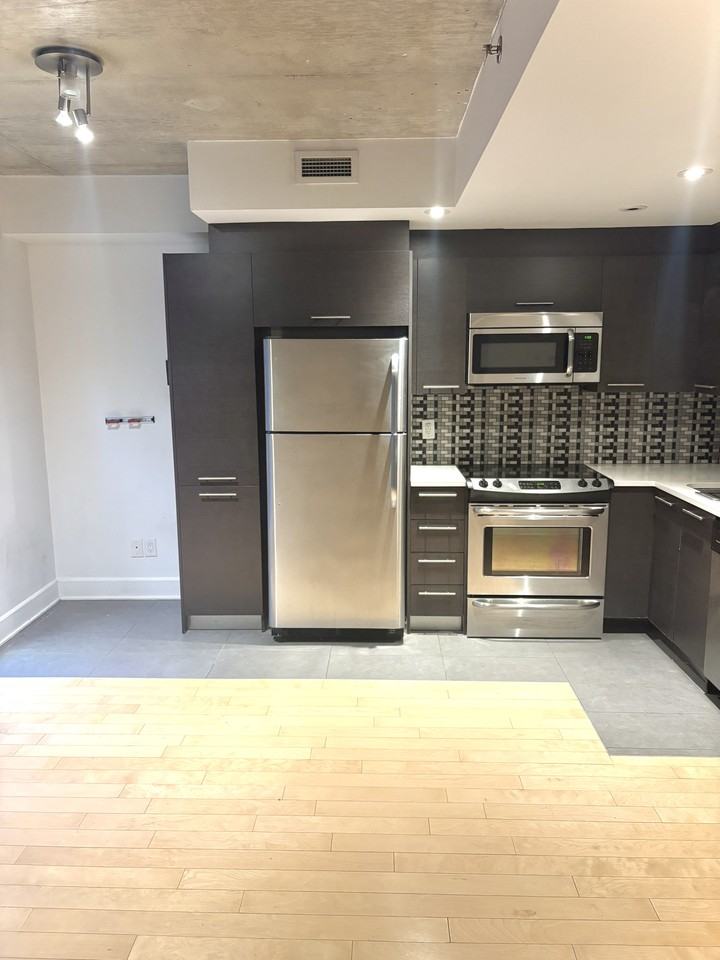 1045 Rue Wellington - Photo 6 of 8