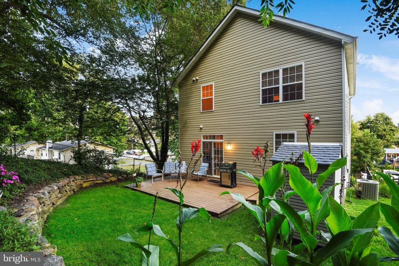 856 Bayview Dr - Photo 2 of 28