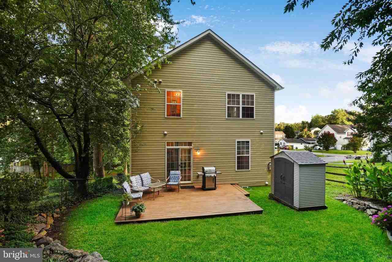 856 Bayview Dr - Photo 4 of 28