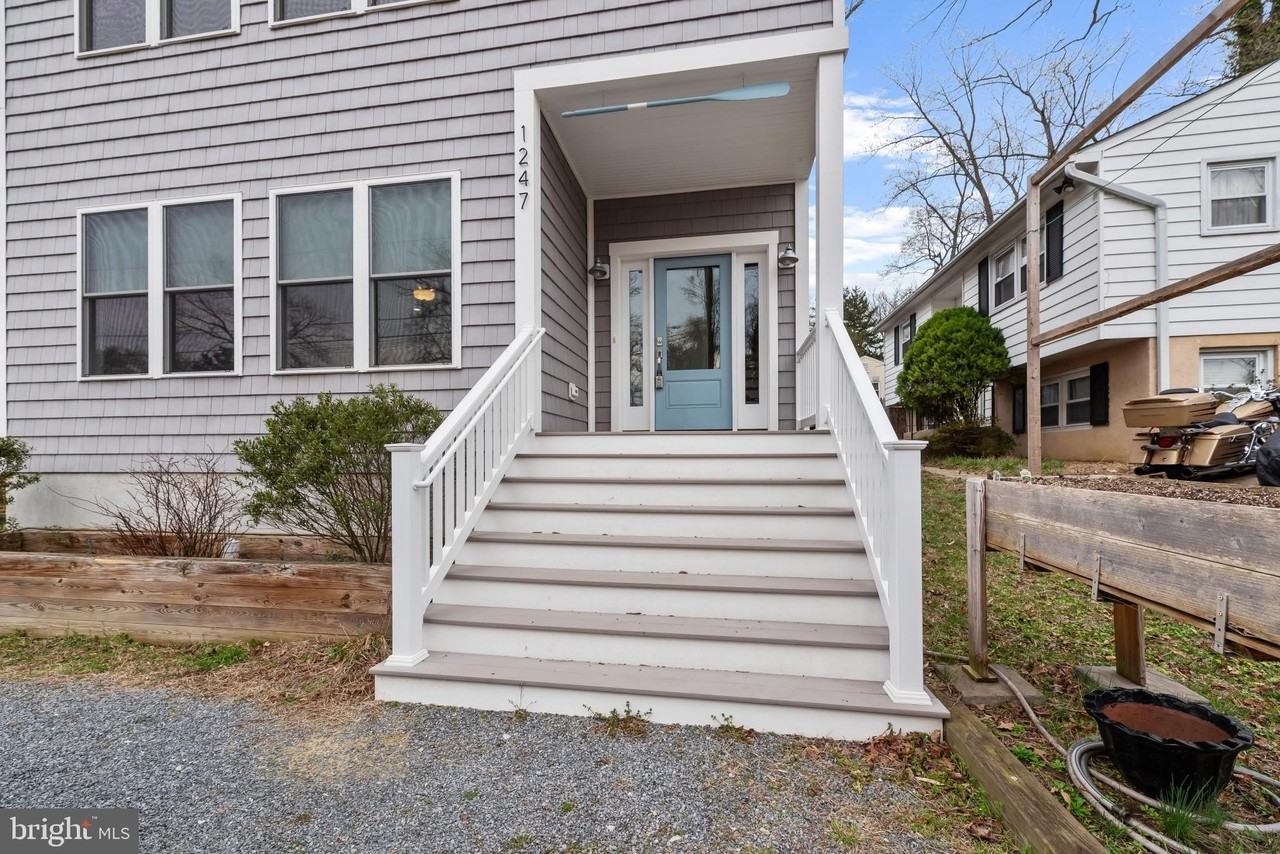 1247 Shore Dr - Photo 2 of 28