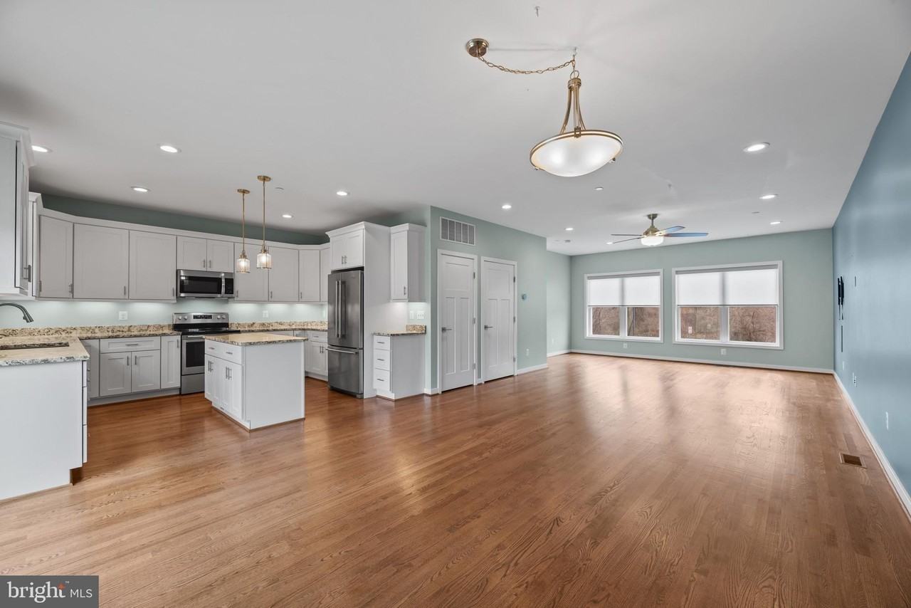 1247 Shore Dr - Photo 5 of 28