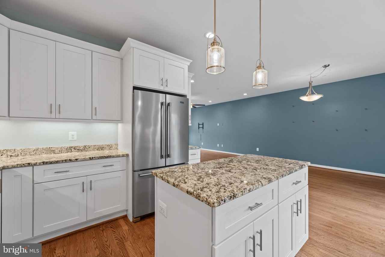 1247 Shore Dr - Photo 7 of 28