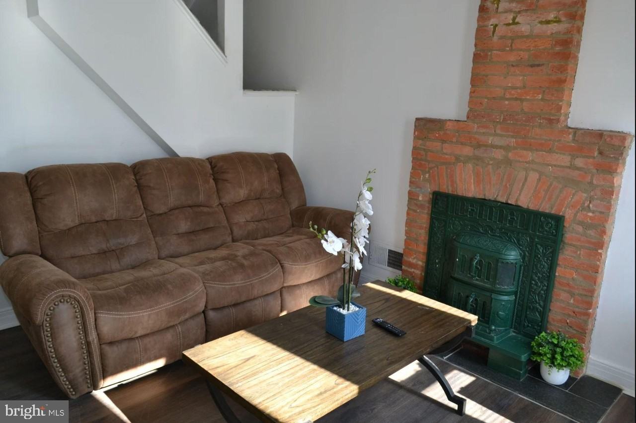 1226 W Cross St - Photo 4 of 17