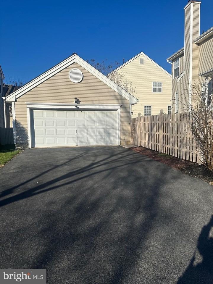 19 Eldridge Dr - Photo 3 of 14