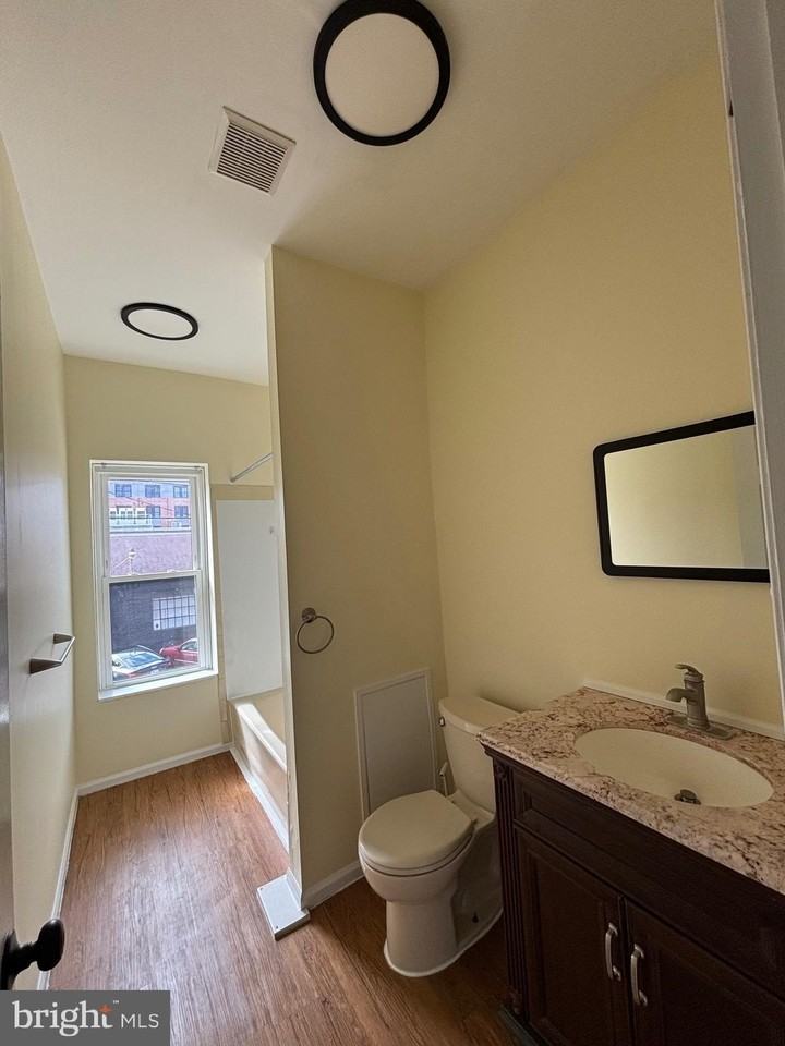 444 Bridge St Apt D - Photo 5 of 10