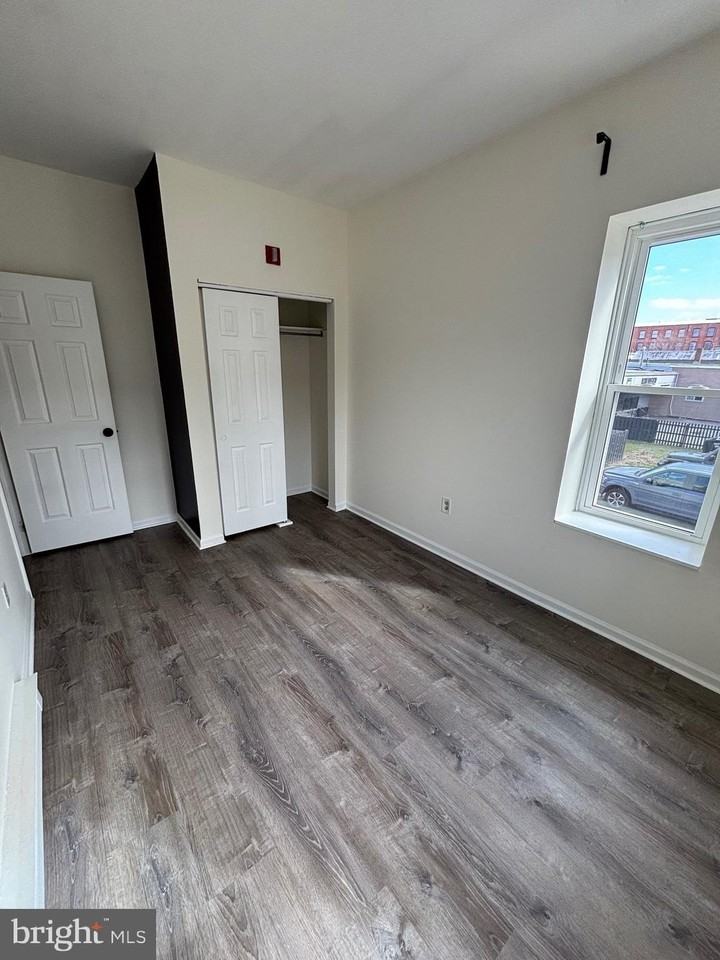 444 Bridge St Apt D - Photo 7 of 10