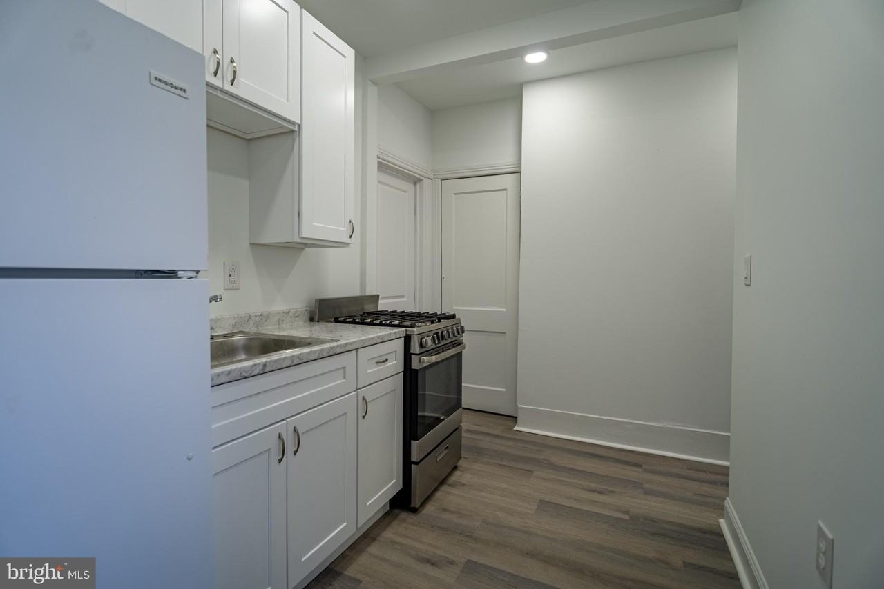 137 S 50th St 3rd Fl - Photo 2 of 37