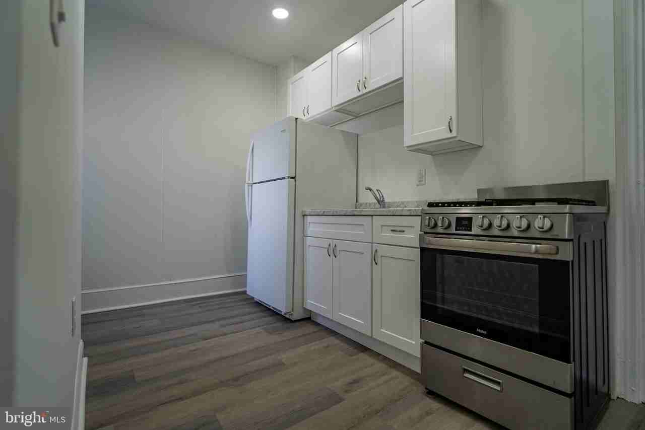 137 S 50th St 3rd Fl - Photo 5 of 37