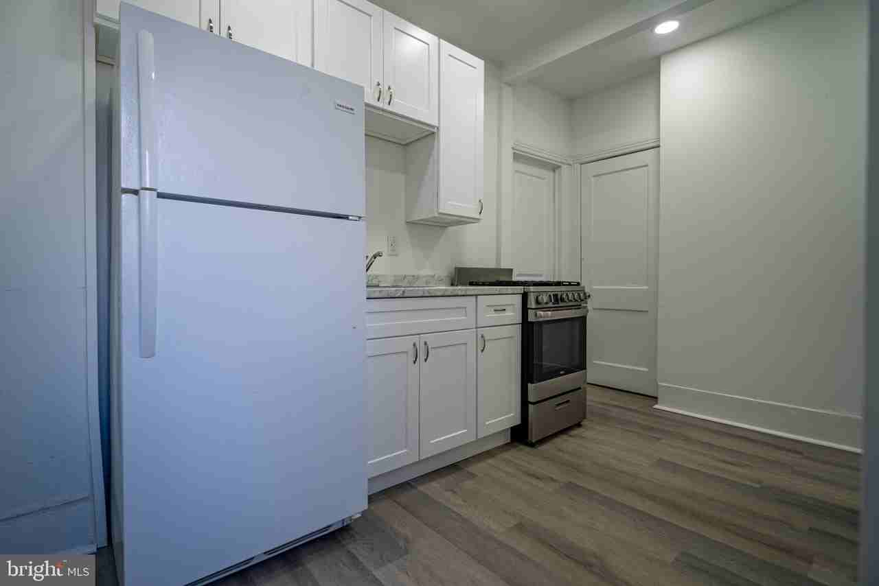137 S 50th St 3rd Fl - Photo 6 of 37