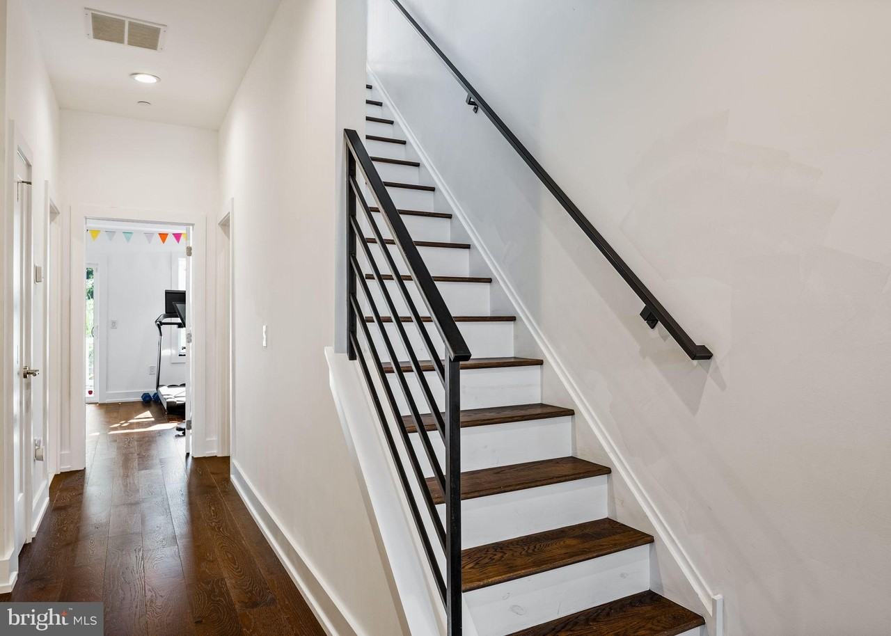 6707 Cinnaminson Ct - Photo 7 of 50