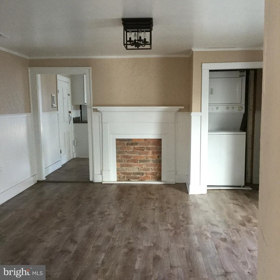 206 W King St Apt 2 - Photo 4 of 7