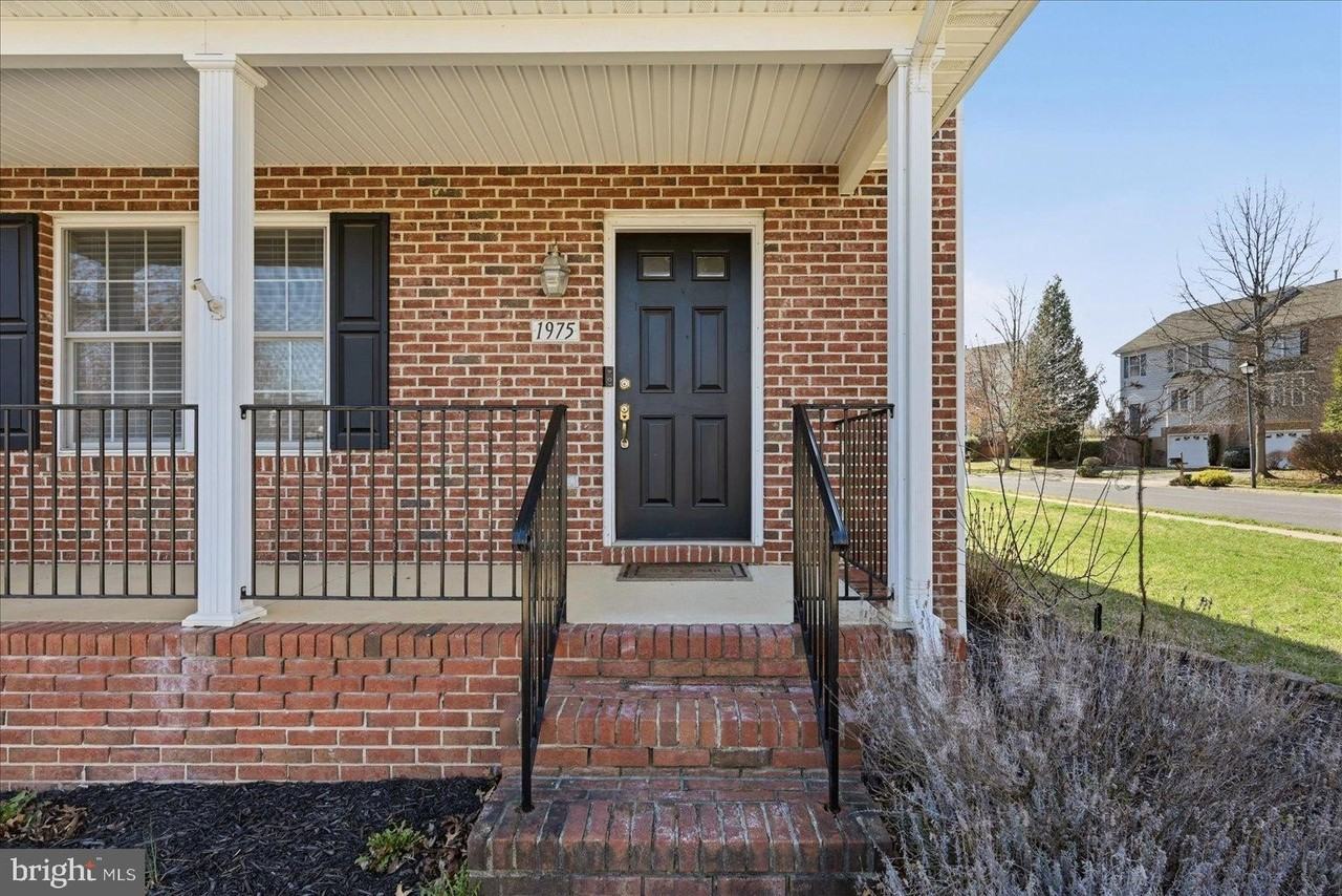 1975 Cidermill Ln - Photo 3 of 25