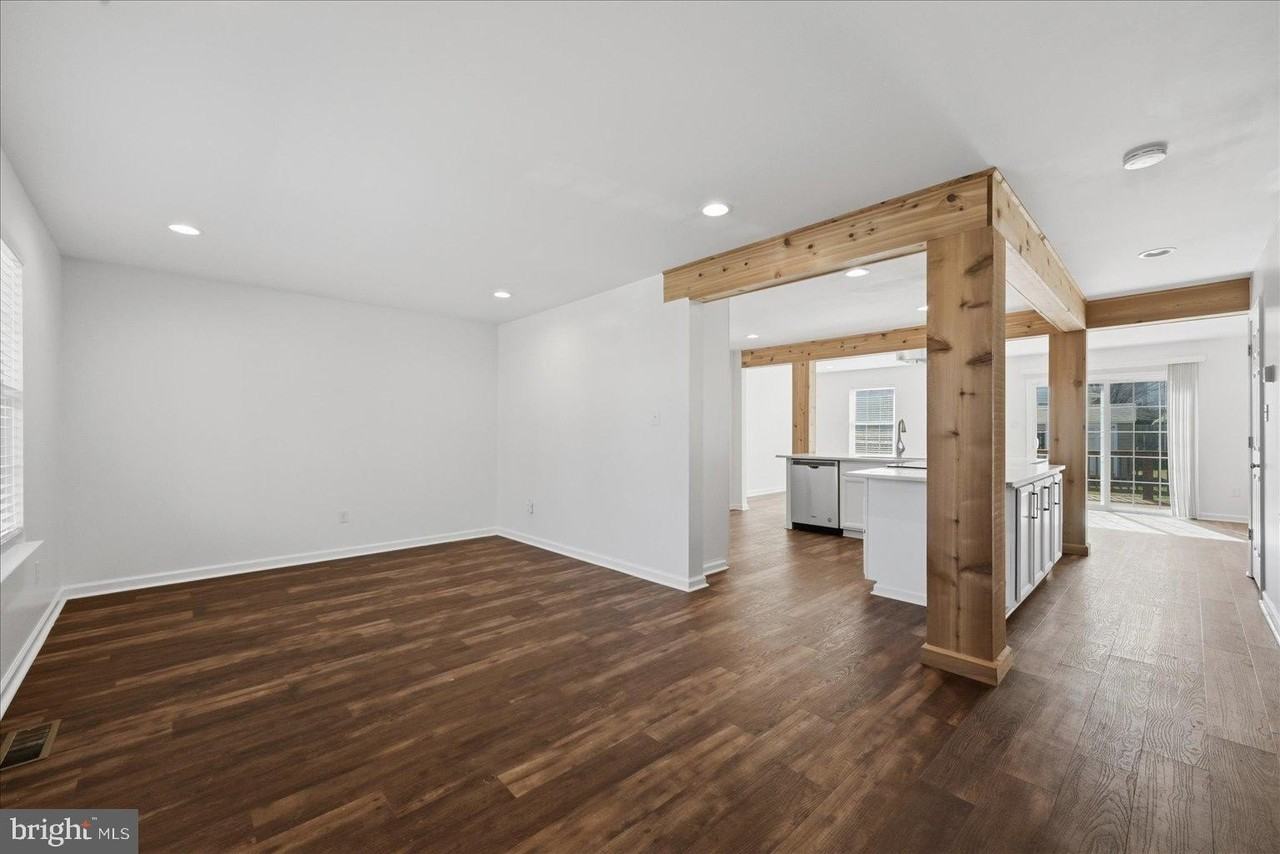 1975 Cidermill Ln - Photo 5 of 25