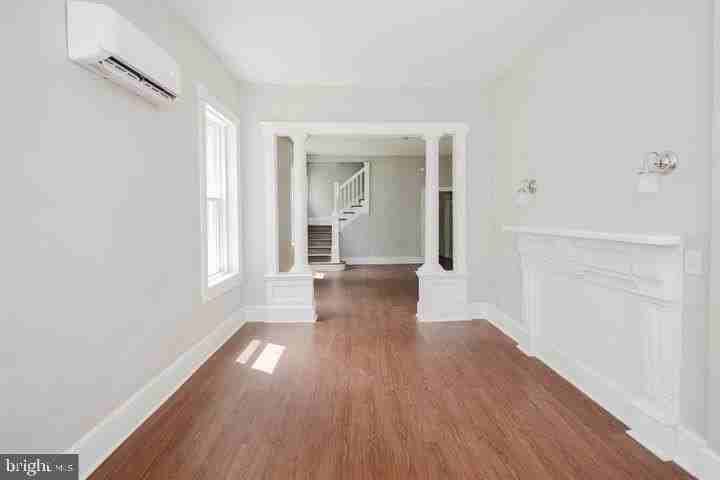 315 S Queen St - Photo 3 of 24