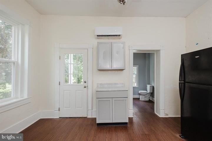 315 S Queen St - Photo 7 of 24