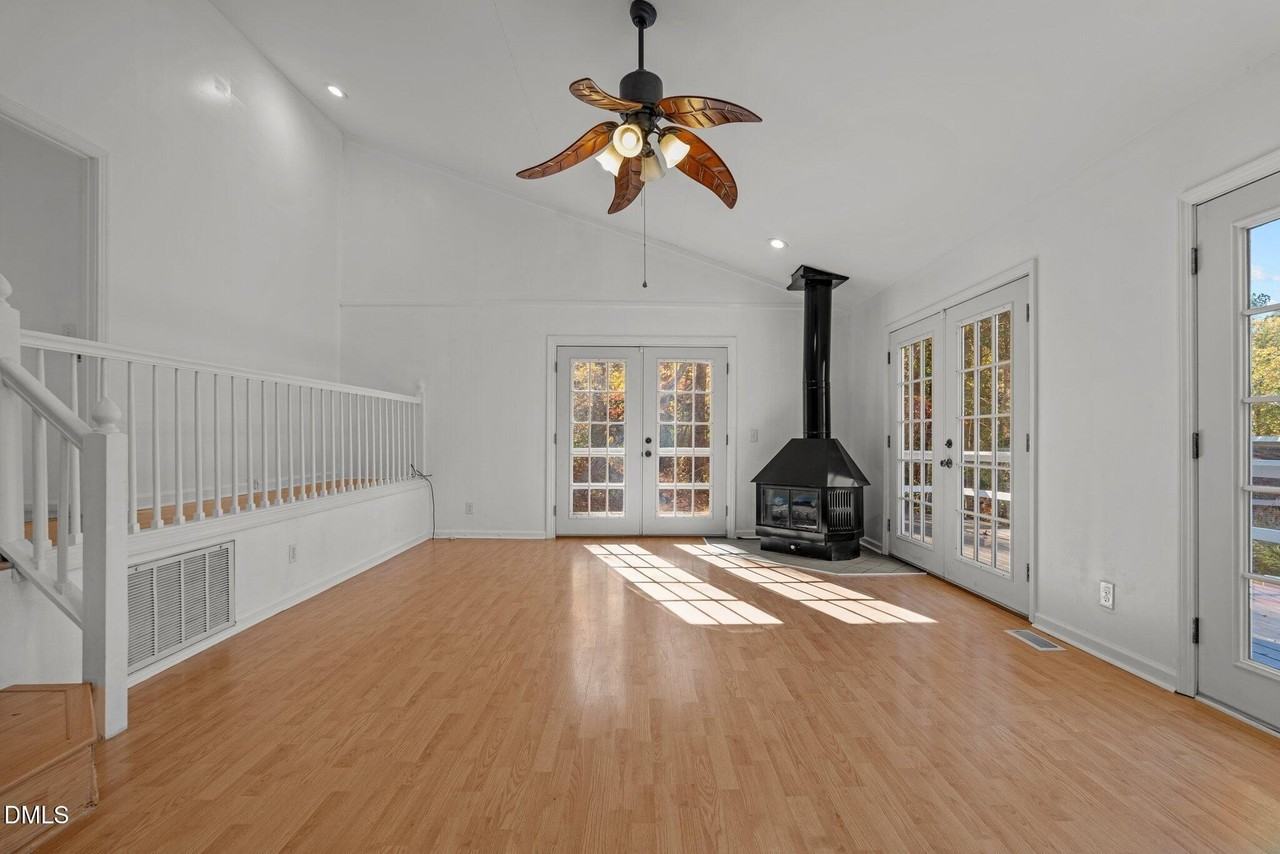 349 Beach End - Photo 5 of 43