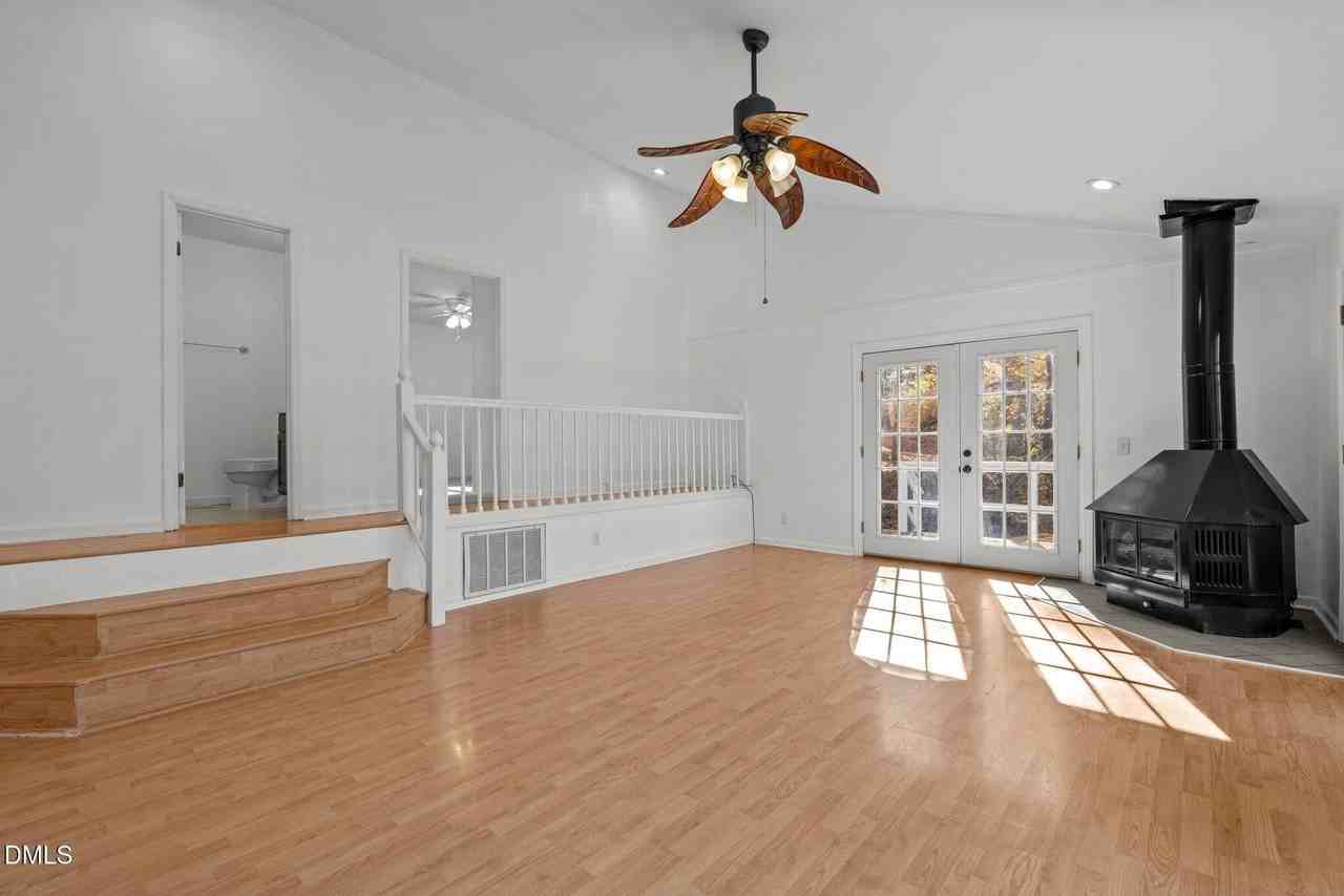 349 Beach End - Photo 7 of 43