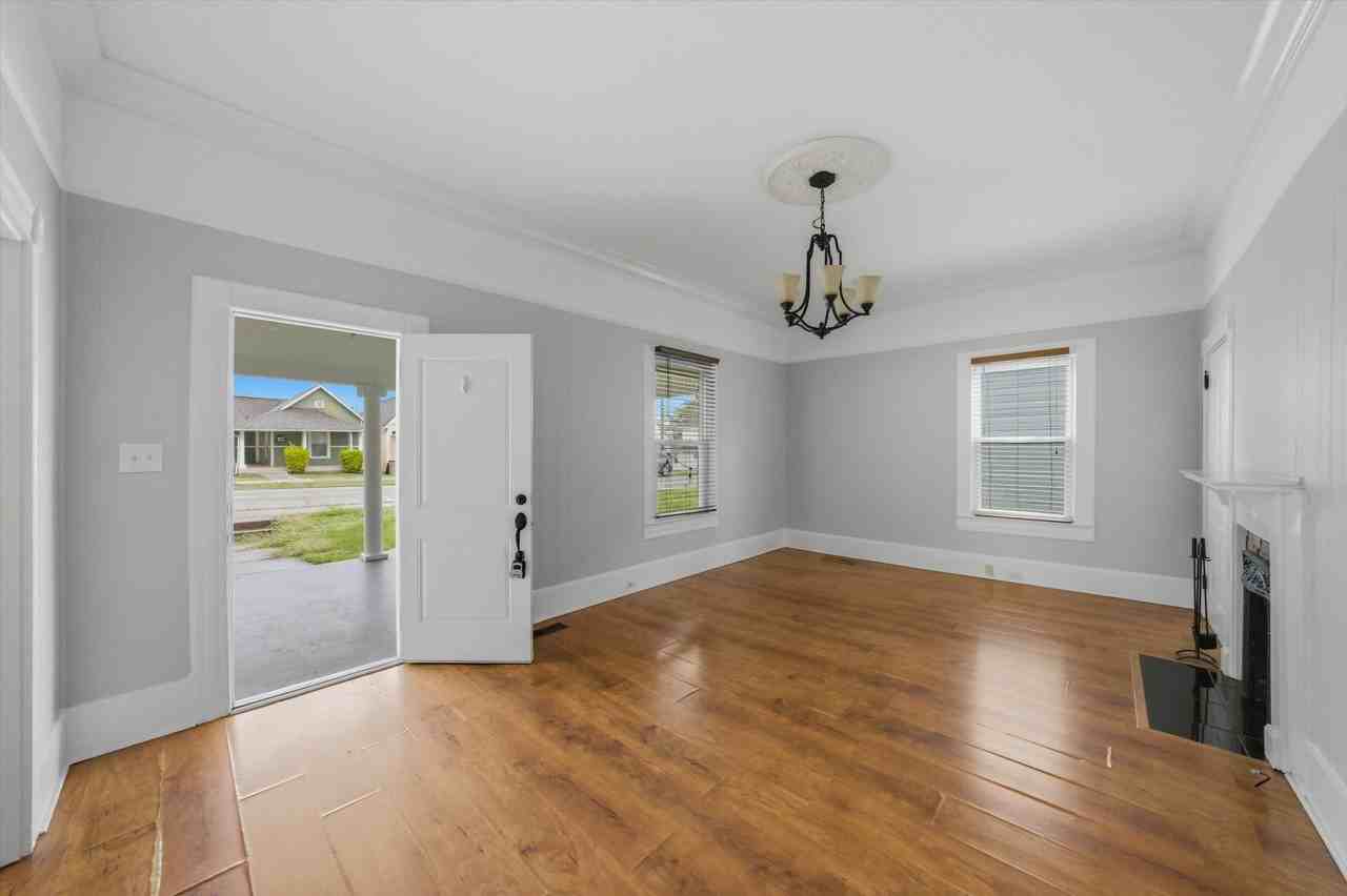 401 E Oak Hill Ave #1 - Photo 4 of 23