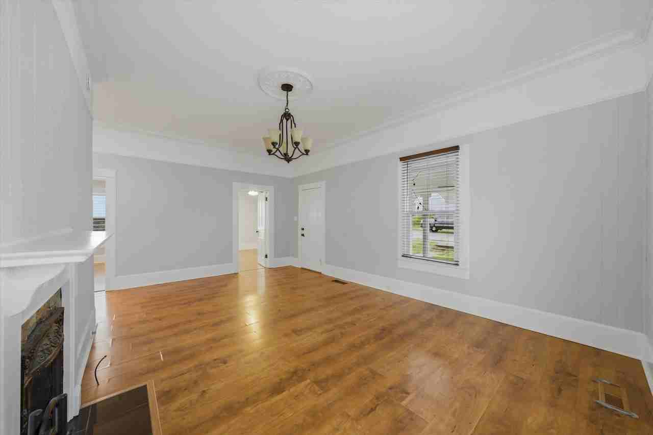 401 E Oak Hill Ave #1 - Photo 5 of 23