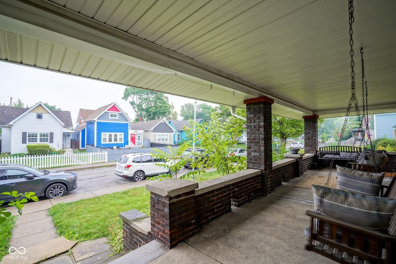 1121 Lexington Ave - Photo 4 of 30