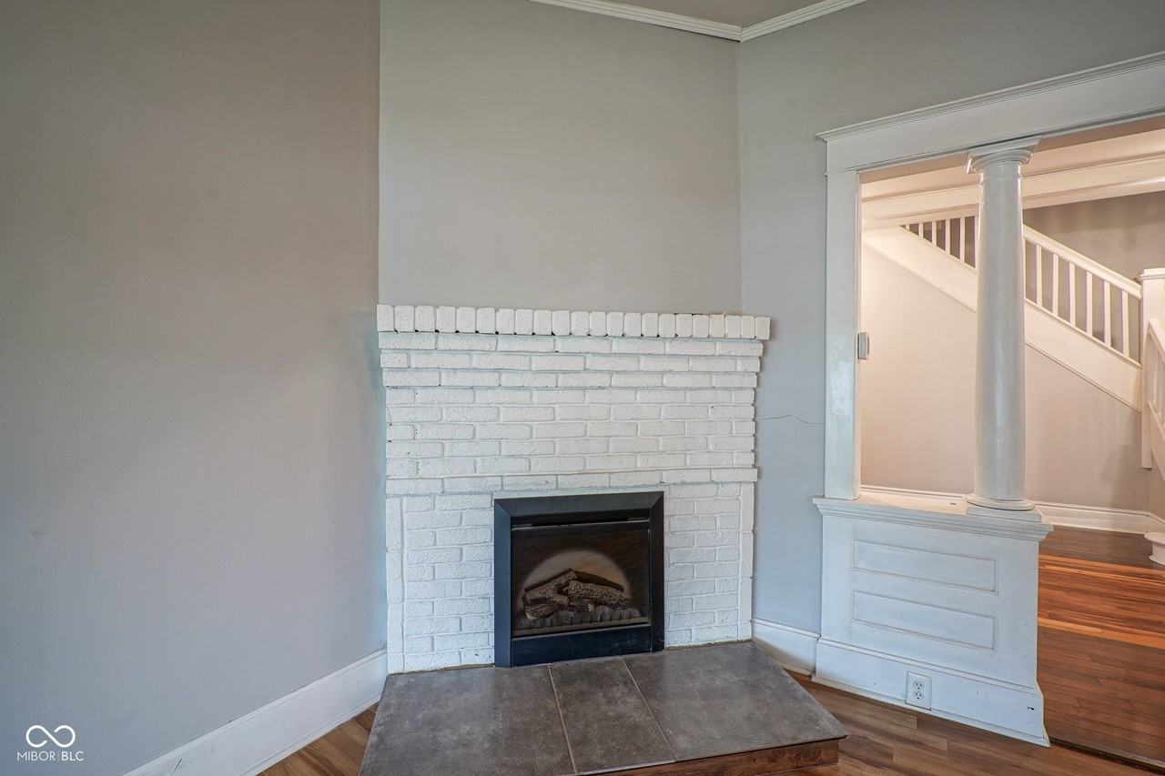 1121 Lexington Ave - Photo 6 of 30