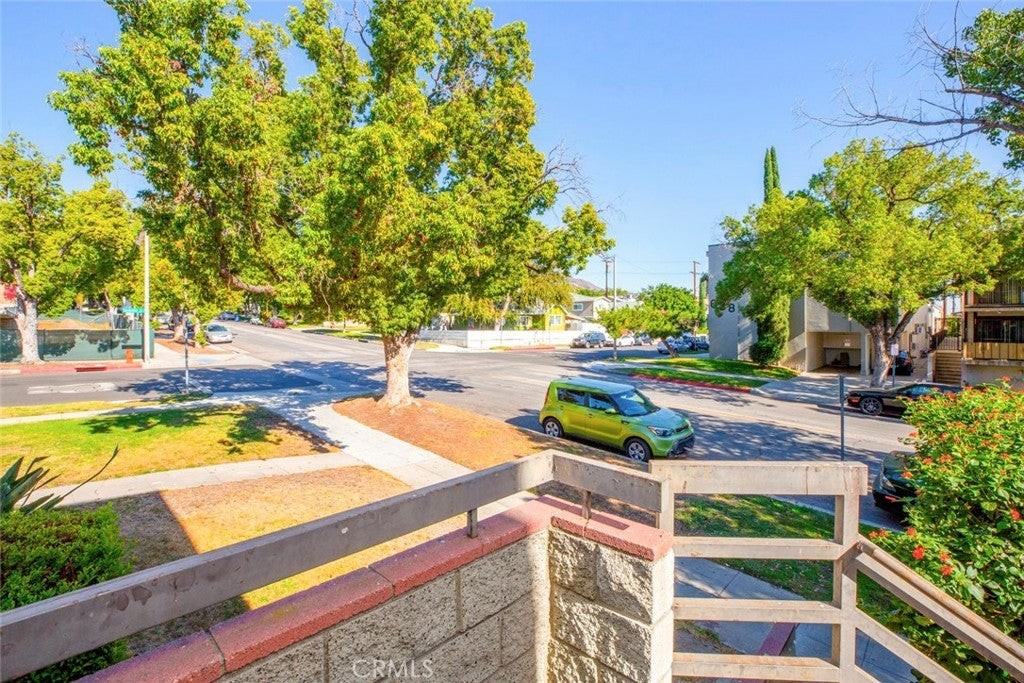 635 E Angeleno Ave - Photo 4 of 33