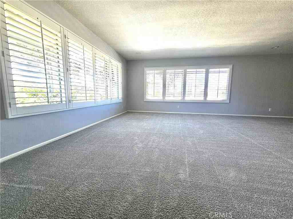 639 Alta Loma Dr - Photo 2 of 26