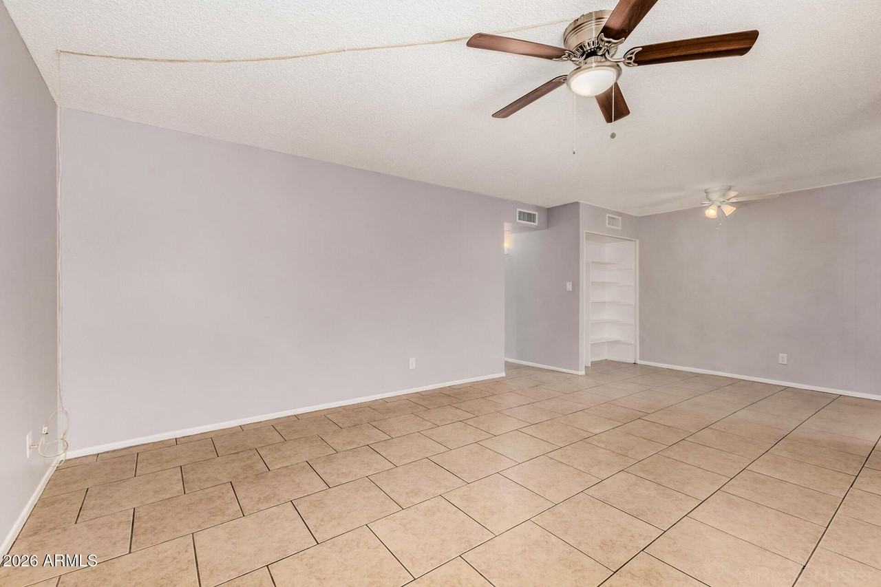 11826 N 35th Ave - Photo 4 of 23