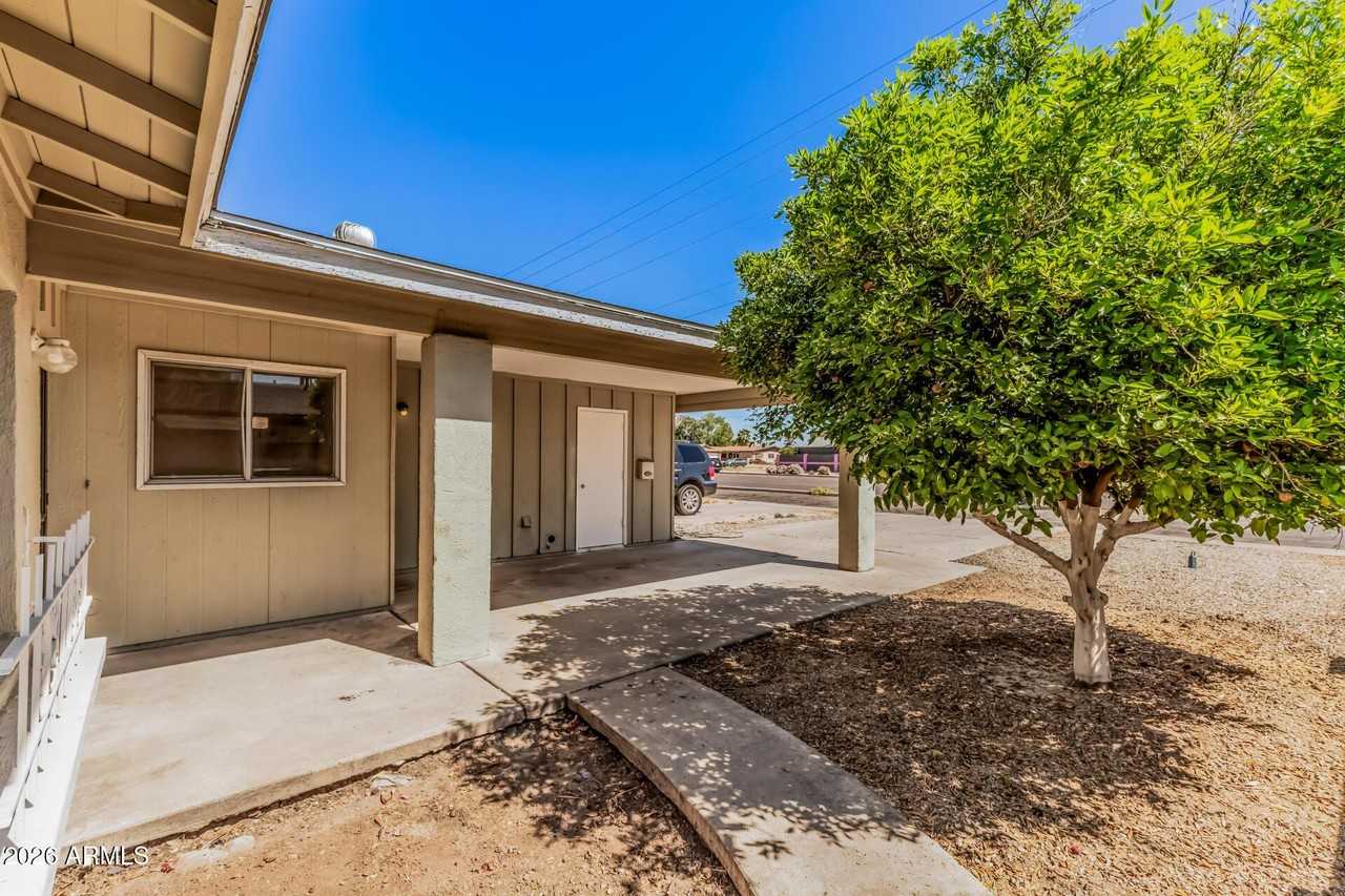 11826 N 35th Ave - Photo 5 of 23