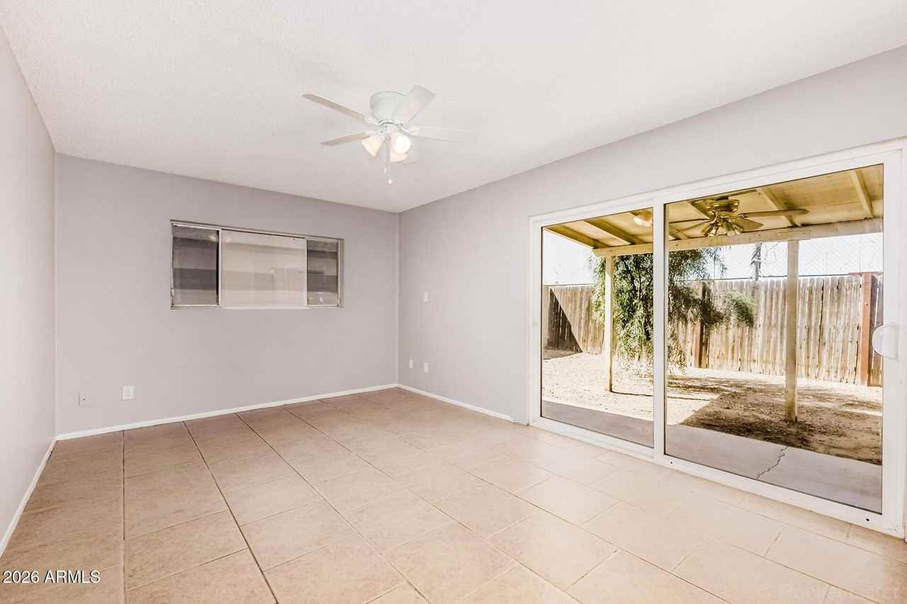 11826 N 35th Ave - Photo 7 of 23