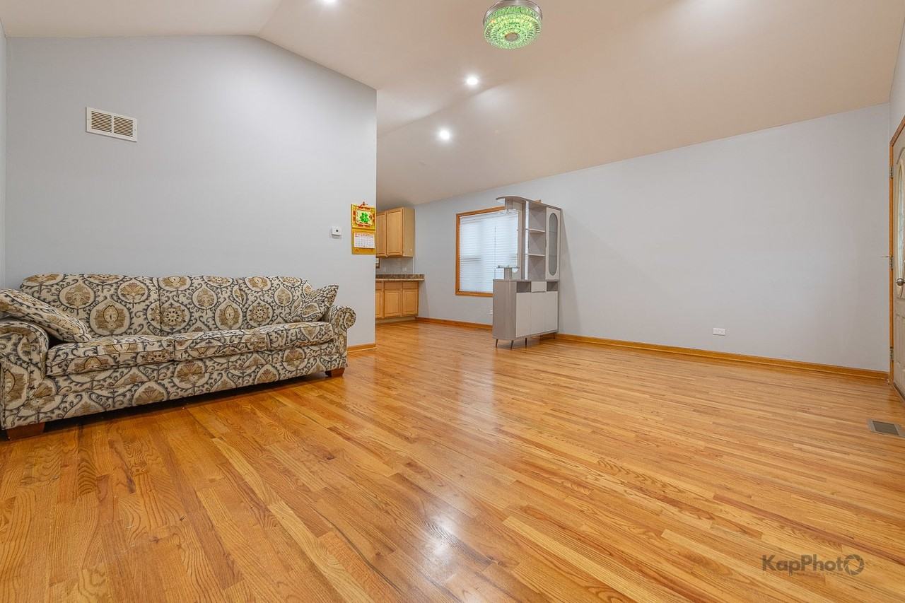3548 S Artesian Ave - Photo 4 of 43
