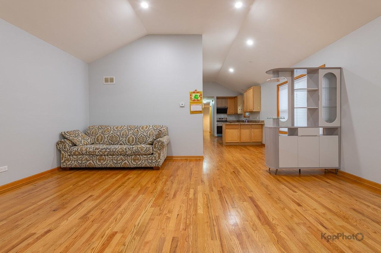 3548 S Artesian Ave - Photo 5 of 43