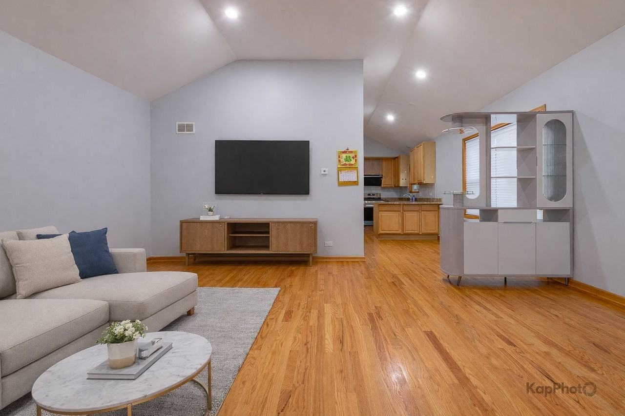 3548 S Artesian Ave - Photo 6 of 43