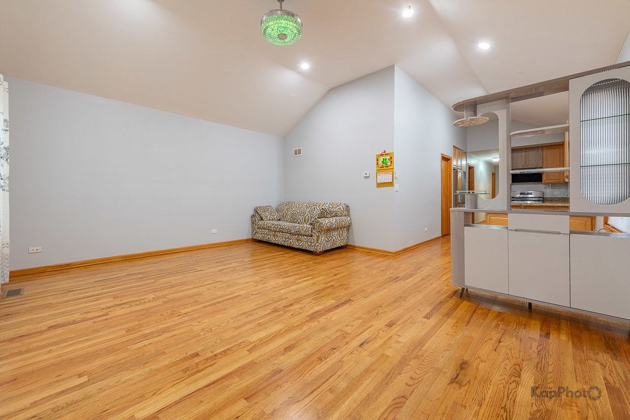 3548 S Artesian Ave - Photo 7 of 43