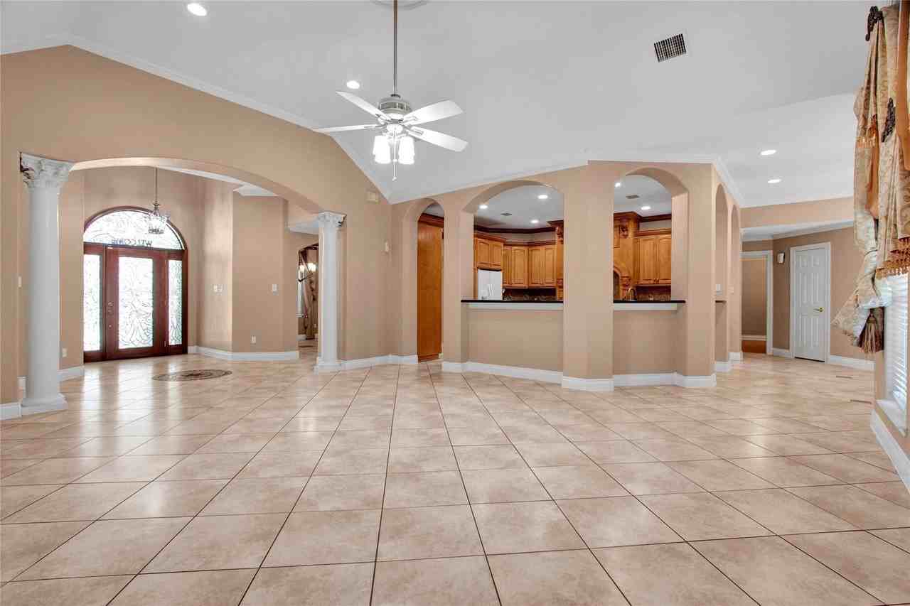 11207 Indian Trails Dr - Photo 4 of 15