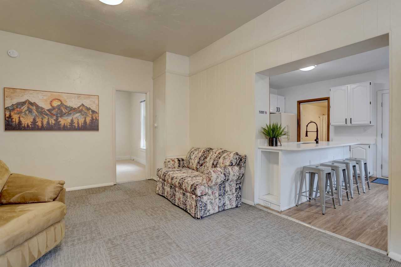 922 14th St #4 - Photo 5 of 17