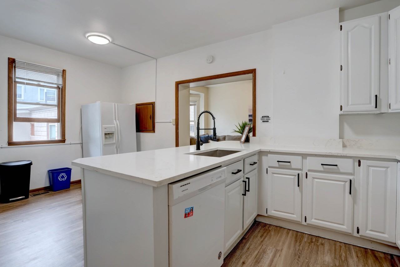 922 14th St #4 - Photo 7 of 17