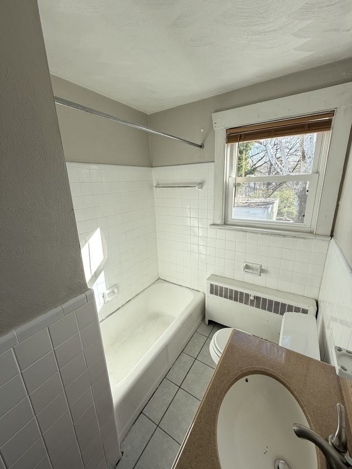 1607 Lasalle Ave #3 - Photo 3 of 8