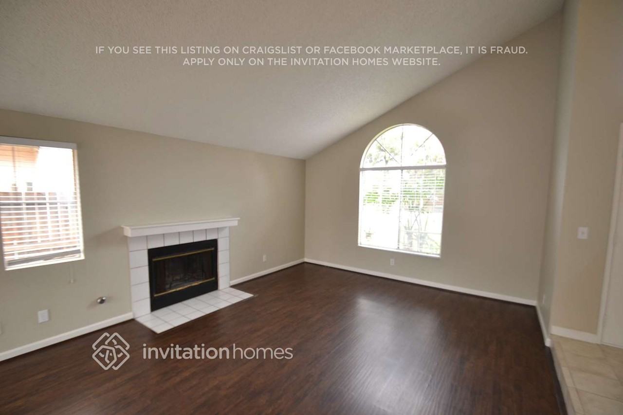 25601 Bay Ave - Photo 2 of 9