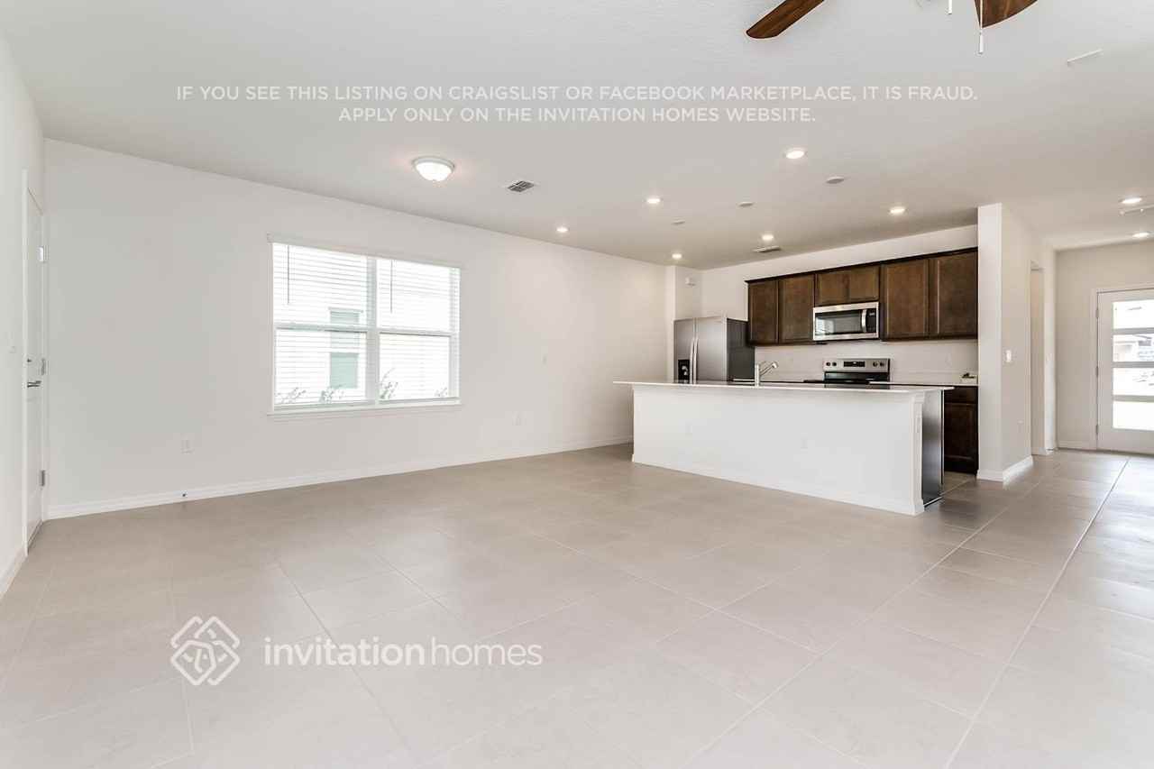 6231 Sunny Time Avenue - Photo 6 of 17