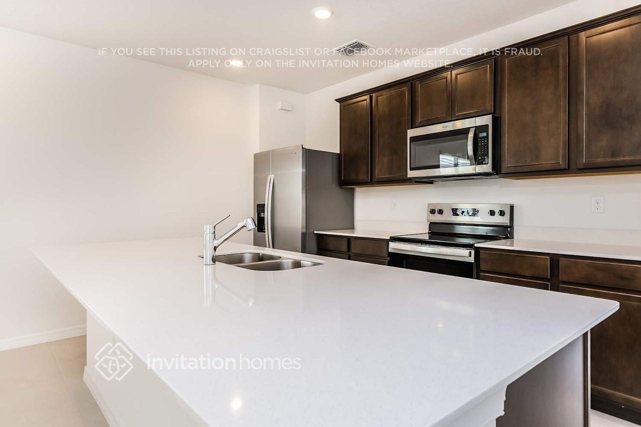 6231 Sunny Time Avenue - Photo 7 of 17