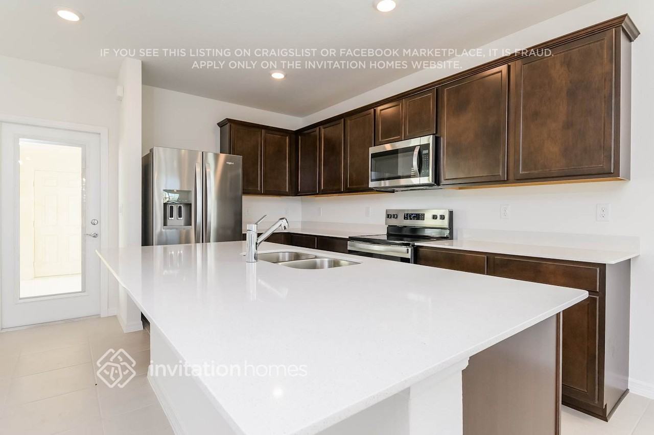 6225 Sunny Time Avenue - Photo 7 of 17