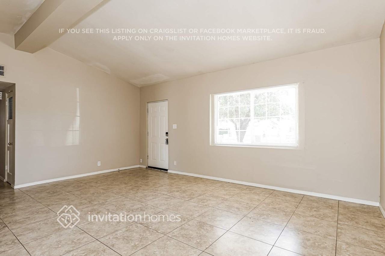 3220 E Monte Vista Rd - Photo 3 of 17
