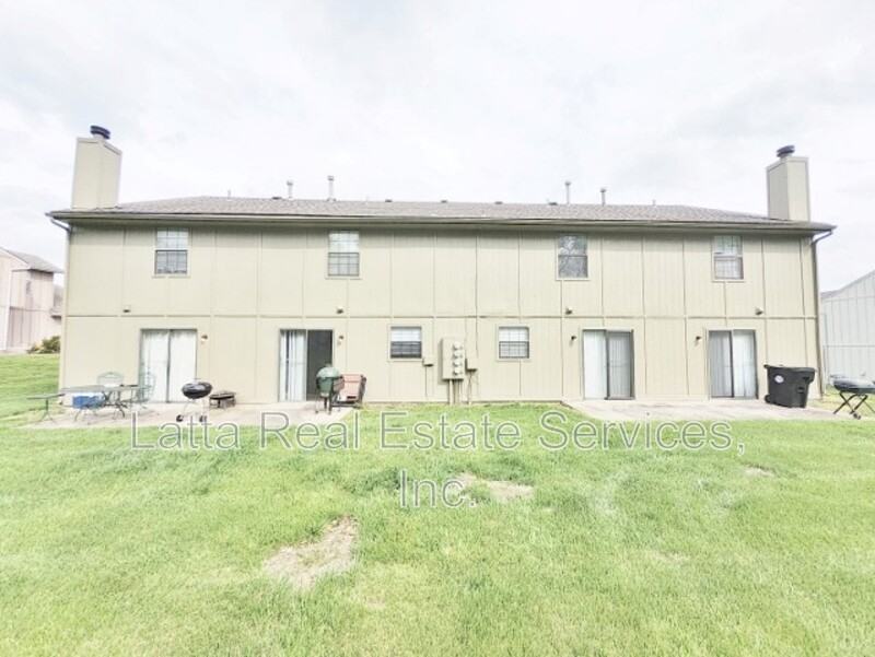 2117 Highridge Dr - Photo 2 of 14