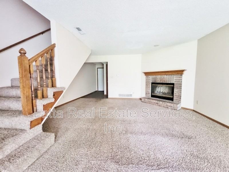 2117 Highridge Dr - Photo 5 of 14