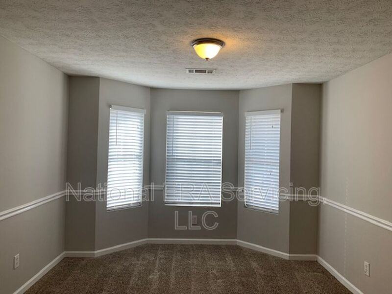 9540 Sleepy Hollow Ln - Photo 3 of 12